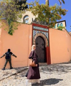 Shireen Sungkar Dan Keluarga Jelajahi Keindahan Como, Italia