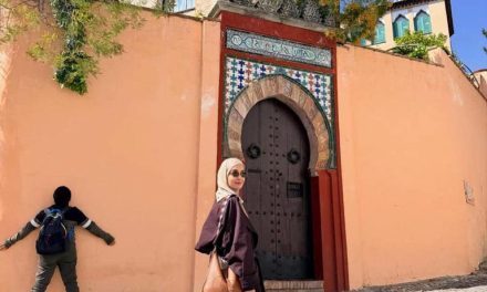 Shireen Sungkar Dan Keluarga Jelajahi Keindahan Como, Italia