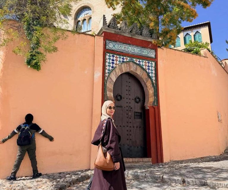 Shireen Sungkar Dan Keluarga Jelajahi Keindahan Como, Italia