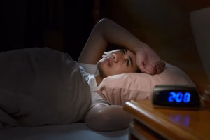 Bukan Selalu Insomnia! Ini Alasan Sering Terbangun Saat Tidur