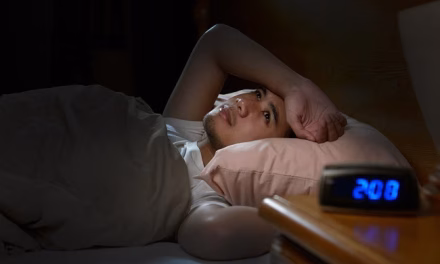 Bukan Selalu Insomnia! Ini Alasan Sering Terbangun Saat Tidur