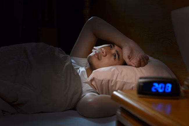 Bukan Selalu Insomnia! Ini Alasan Sering Terbangun Saat Tidur