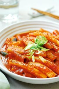 Kuliner Ddukbokki/Tteokbokki: Cita Rasa Pedas Manis Khas Korea