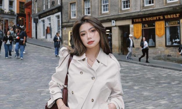 Potret Seru Regina Phoenix Nikmati Liburan Pertama Di Edinburgh