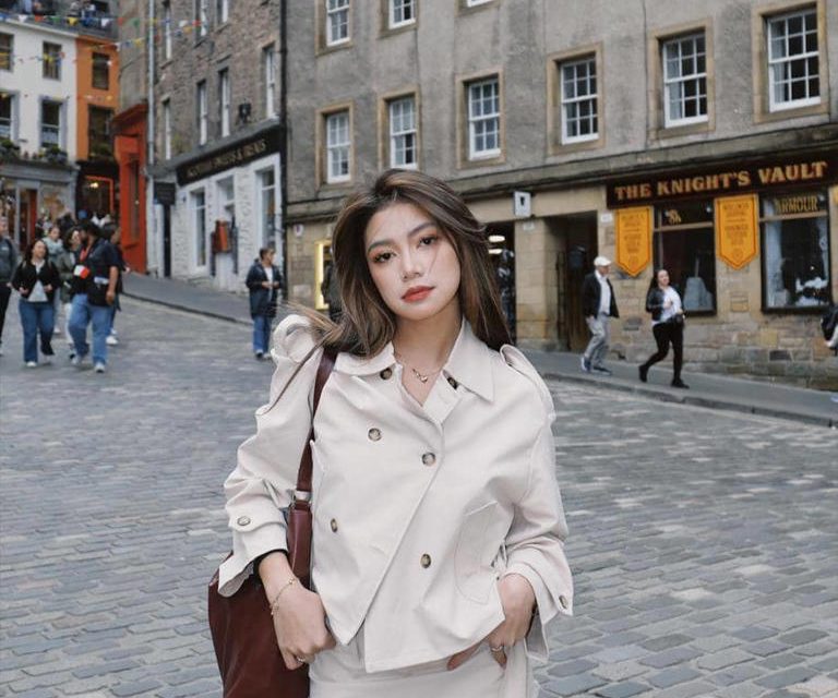 Potret Seru Regina Phoenix Nikmati Liburan Pertama Di Edinburgh