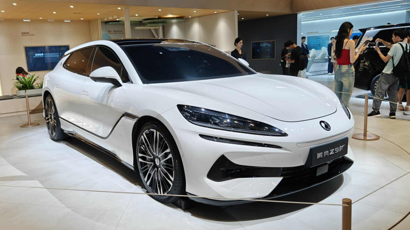 Si Paling Ngebut! Denza Z9 GT Tampil Gahar Dan Tenaga Buas