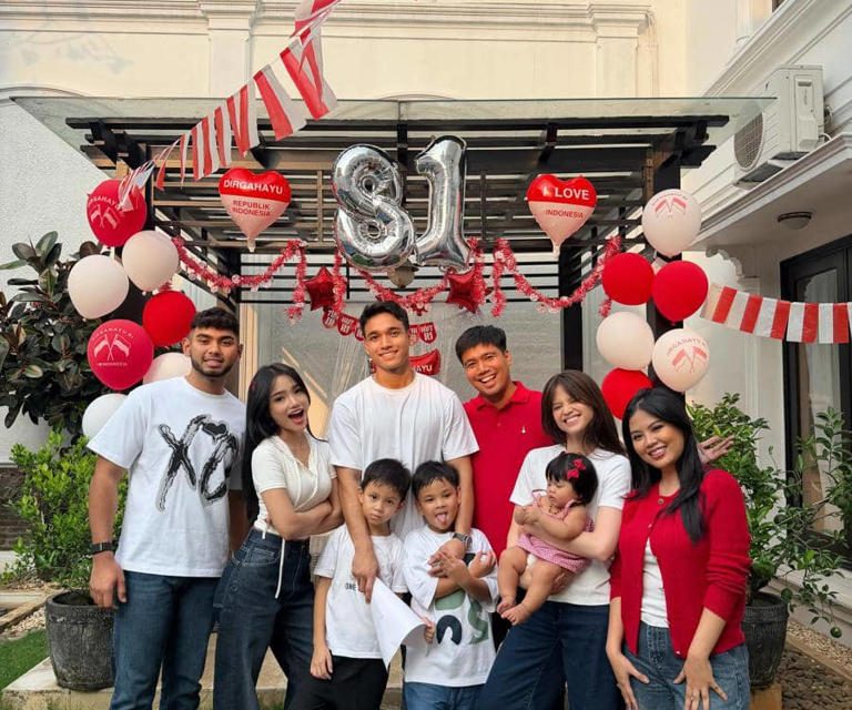 Bikin Salfok! Fuji & Rakin Khan Jadi Pasangan Saat Lomba 17-An