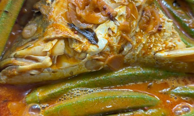Auto Lahap! Gulai Kepala Nila Dengan Kuah Santan Kaya Rempah