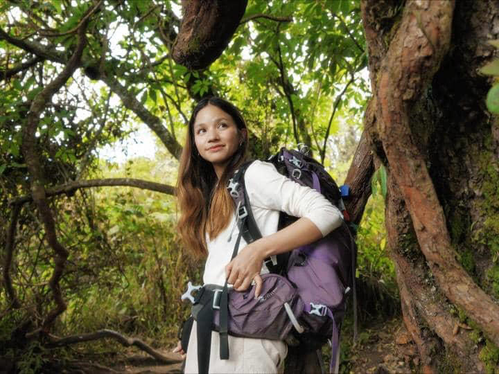 Berburu Sunrise! Bella Graceva Mendaki Gunung Slamet