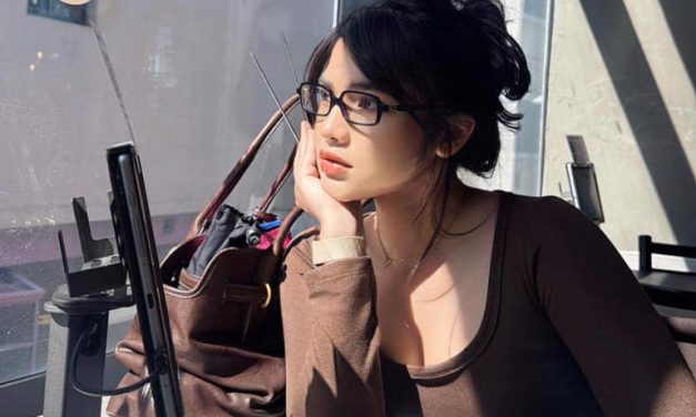 Liburan Seru, Davina Karamoy Berburu Kuliner Laut Di Korsel