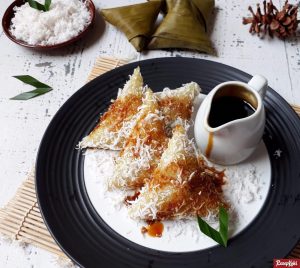 Manis Gurih! Lupis Tradisional Jadi Jajanan Pasar Favorit