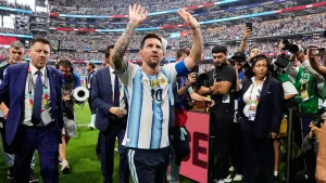 Bikin Haru! Martinez Beri Kejutan Spesial Untuk Messi