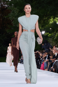Miranda Kerr Comeback Ke Runway! Hampir 10 Tahun Absen